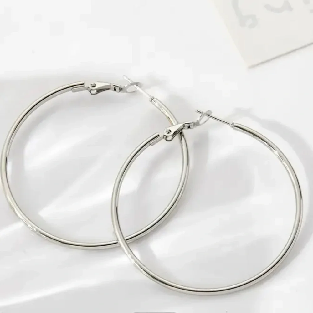 🔥🔥🆕Boho Chic Large Silver Hoop Earrings - Picture 4 of 5